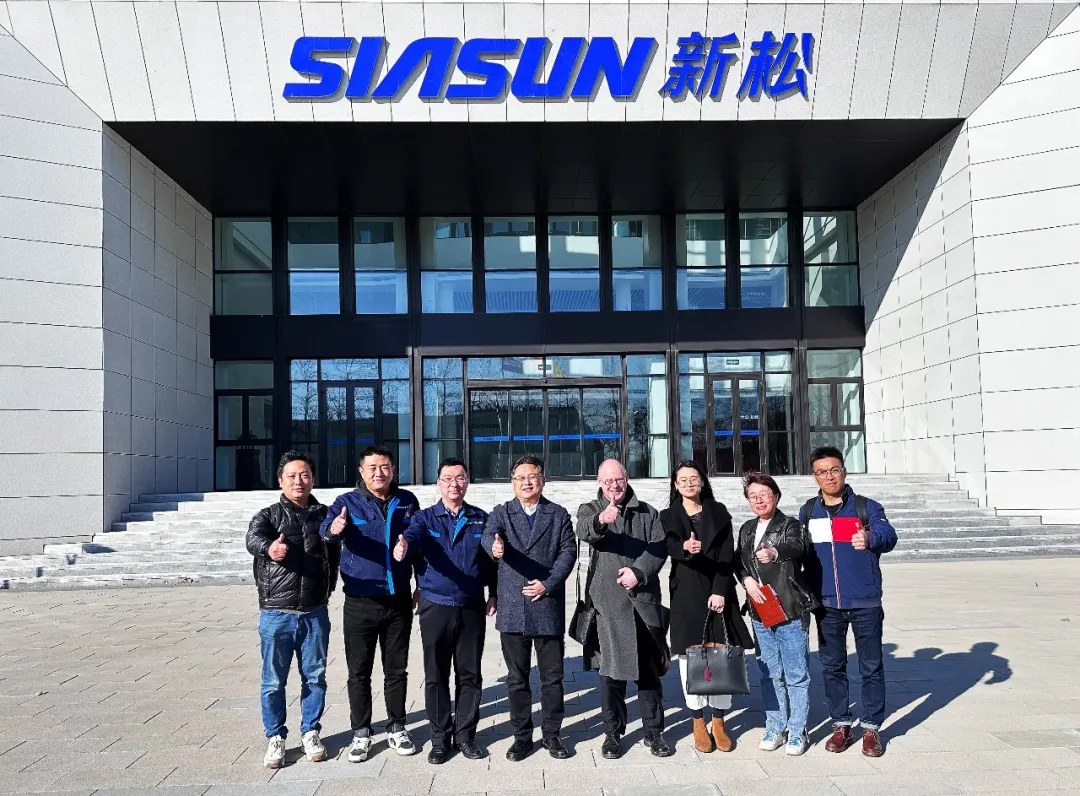 2024年12月5日比利时使馆代表与协会及企业代表在新松机器人合影